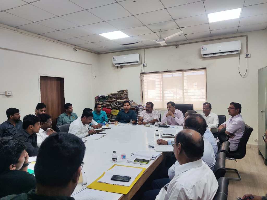 मॅनहोलवरती मॅनहोल कव्हर, संरक्षक जाळ्या बसविण्याबाबत प्रभागनिहाय&nbsp;बैठक