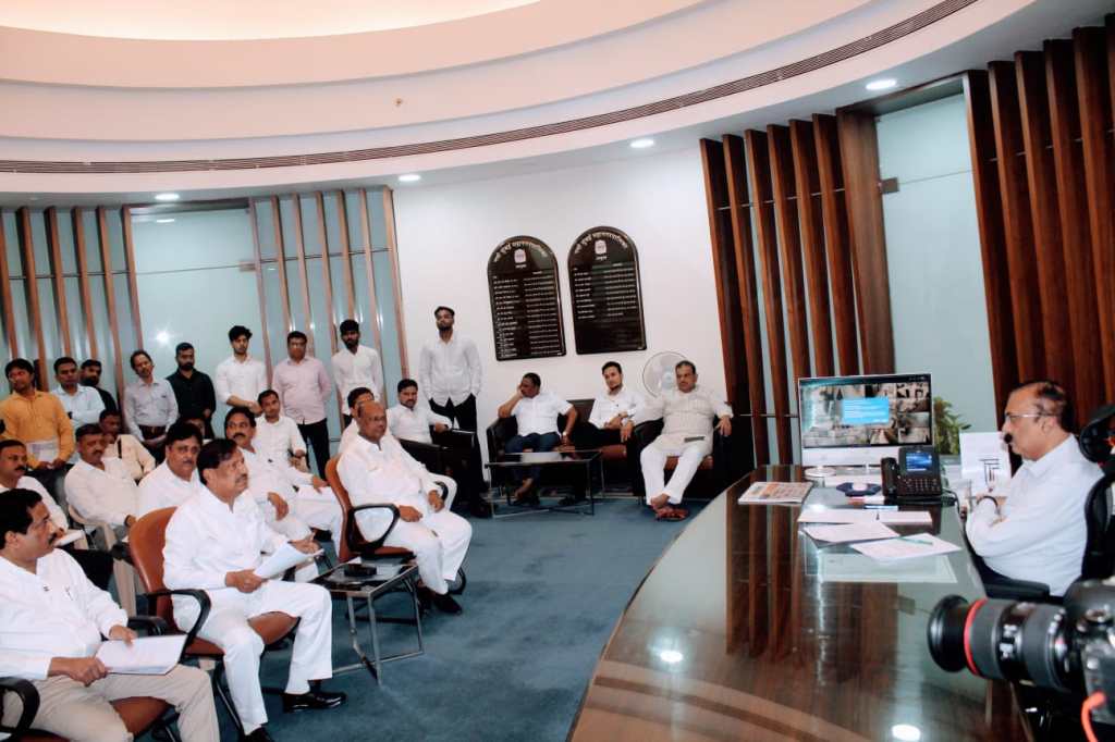 जनतेच्या कामात पक्षपात करणाऱ्या अधिकाऱ्यांना घेराव घालू- आ. गणेश नाईक 