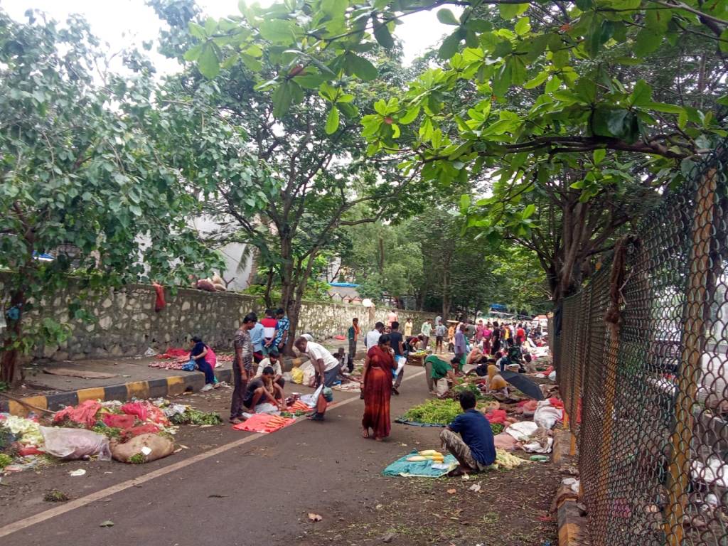 एपीएमसी परिसर फेरीवाल्यांना आंदण; तर, महापालिका बघ्याच्या&nbsp;भूमिकेत?