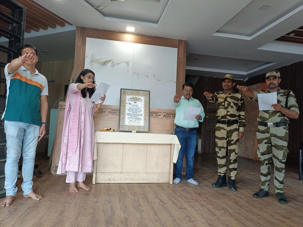 ‘संविधान वाचन’मधून उच्चवर्णीय वरिष्ठ अधिकारी&nbsp;‘गायब'(?)