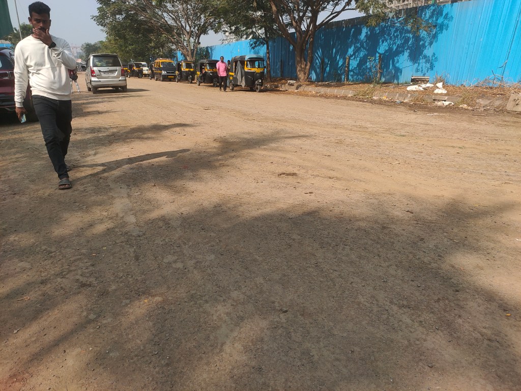 पनवेल RTOकडून खराब रस्त्यावर ‘ड्रायव्हिंग टेस्ट’