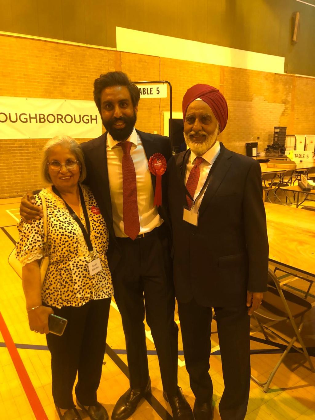 उद्योजक विजय लोखंडे यांच्या व्यावसायिक भागीदाराचा मुलगा झाला लंडनमध्ये&nbsp;खासदार