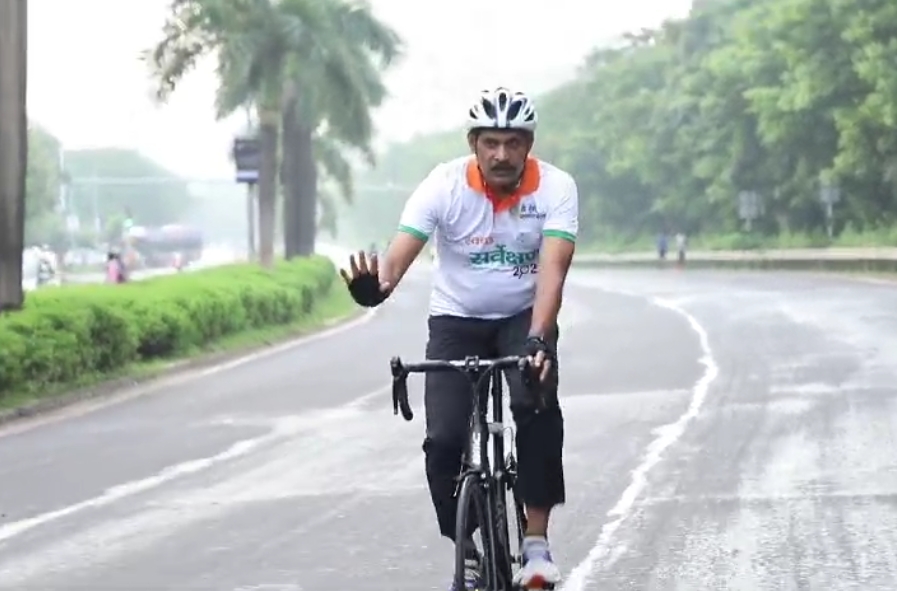 आयुक्तांनी दररोज सायकलचा वापर करून, आदर्श निर्माण&nbsp;करावा..!