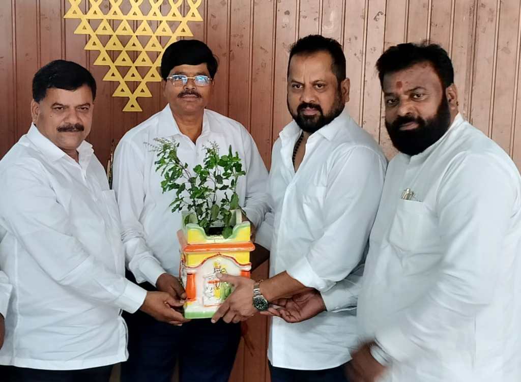 शिवसेना नेत्यांकडून BJP जिल्हाध्यक्ष डॉ. राजेश पाटील यांचे&nbsp;अभिनंदन