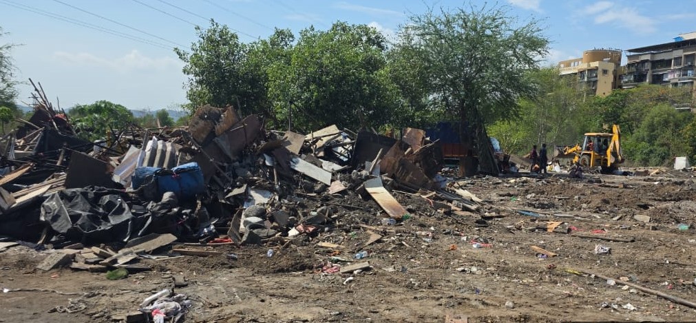 शिवसेना उपनेत्याच्या सामाजिक संस्थेवर बुलडोझर कारवाई; वनमंत्र्यांचा राजकीय&nbsp;डाव?