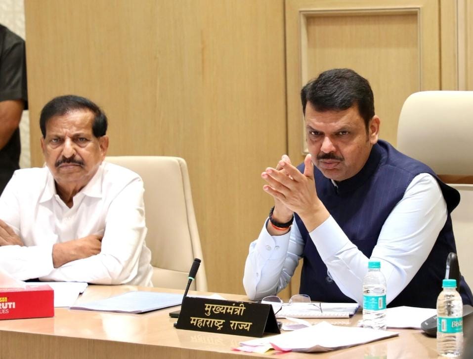 नवी मुंबईकरांना सुविधा देण्यासाठी तातडीने मार्ग काढा – मुख्यमंत्री फडणवीस; “वन मंत्री गणेश नाईक यांच्या विनंतीनुसार नवी मुंबई महापालिका हद्दीतील मागण्यांचा मुख्यमंत्र्यांनी घेतला&nbsp;आढावा”