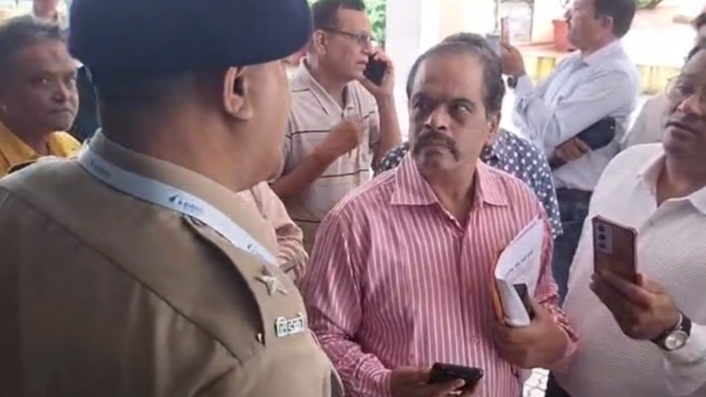 सिडको अधिकाऱ्यांना जाब विचारला म्हणून, सजग नागरिक मंचच्या कार्यकर्त्यांवर गुन्हा दाखल; राज्यात मोगलाई आहे&nbsp;का?