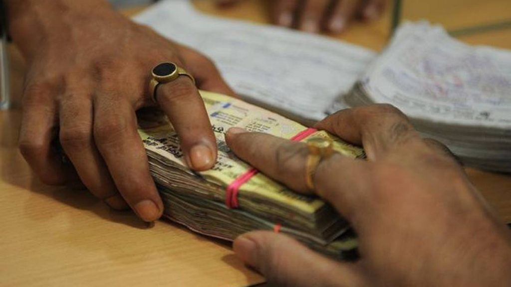 वॉर्ड आरक्षण पुन्हा कायम ठेवण्यासाठी लाखोंचा चढावा, निवडणूक विभाग शंकेच्या&nbsp;गर्तेत