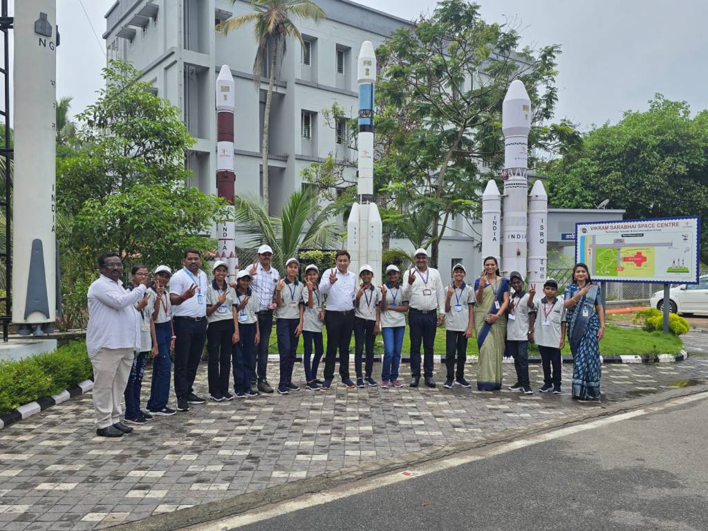 मनपाच्या स्मार्ट विद्यार्थ्यांची ISROला&nbsp;भेट